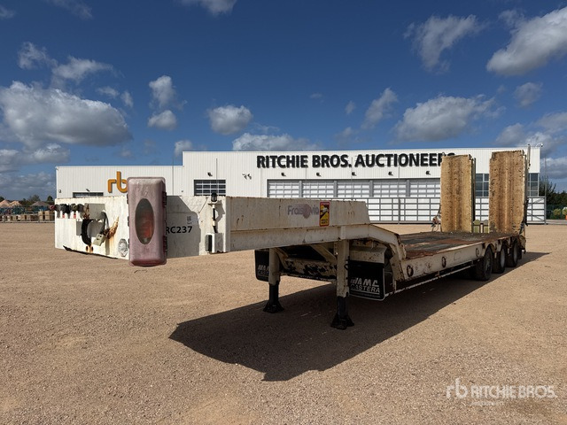 2007 Castera 3SS34T Tri/A Semi-Remorque Porte-Engin ... Lowboy Trailer - Low loader semi-trailer: picture 2 2007 Castera 3SS34T Tri/A Semi-Remorque Porte-Engin ... Lowboy Trailer - Low loader semi-trailer: picture 2