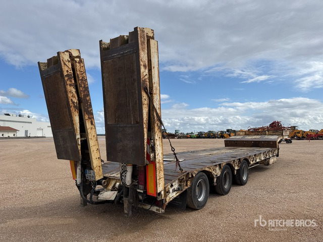 2007 Castera SRPE 53 Tri/A Semi-Remorque Porte-Engin ... Lowboy Trailer - Low loader semi-trailer: picture 3 2007 Castera SRPE 53 Tri/A Semi-Remorque Porte-Engin ... Lowboy Trailer - Low loader semi-trailer: picture 3