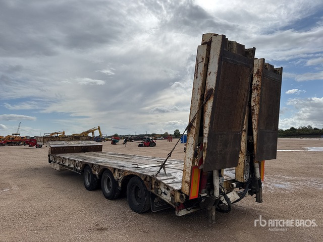 2007 Castera SRPE 53 Tri/A Semi-Remorque Porte-Engin ... Lowboy Trailer - Low loader semi-trailer: picture 4 2007 Castera SRPE 53 Tri/A Semi-Remorque Porte-Engin ... Lowboy Trailer - Low loader semi-trailer: picture 4