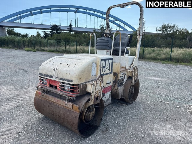 2007 Cat CB224E Compacteur Vibrant Tandem (Inop ... Double Drum Roller - Road roller: picture 1 2007 Cat CB224E Compacteur Vibrant Tandem (Inop ... Double Drum Roller - Road roller: picture 1