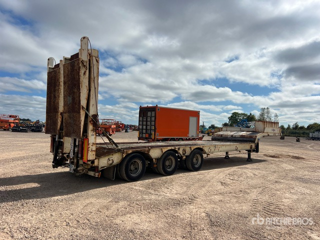 2008 Castera 3SS34T Remorque Porte-Engins 3 Essieux ... Lowboy Trailer - Low loader semi-trailer: picture 4 2008 Castera 3SS34T Remorque Porte-Engins 3 Essieux ... Lowboy Trailer - Low loader semi-trailer: picture 4