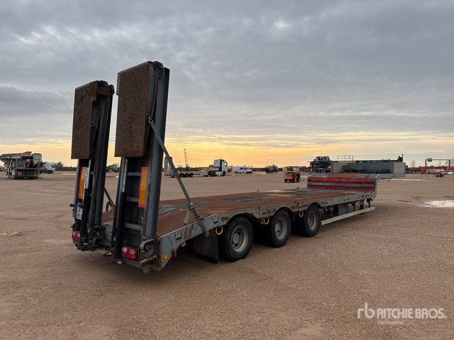 2010 Trailor Semi-Remorque Porte-Engins 3 Es ... Lowboy Trailer - Low loader trailer: picture 3 2010 Trailor Semi-Remorque Porte-Engins 3 Es ... Lowboy Trailer - Low loader trailer: picture 3