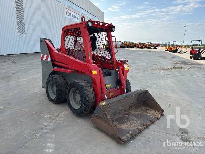 GEHL R150D Mini Chargeuse Sur Pneus (Inope ... - Scissor lift: picture 4 GEHL R150D Mini Chargeuse Sur Pneus (Inope ... - Scissor lift: picture 4