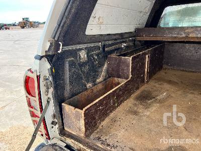 Dropside/ Flatbed truck ISUZU 4x4 Crew Cab Pick-up: picture 18
