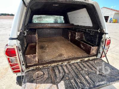 Dropside/ Flatbed truck ISUZU 4x4 Crew Cab Pick-up: picture 16