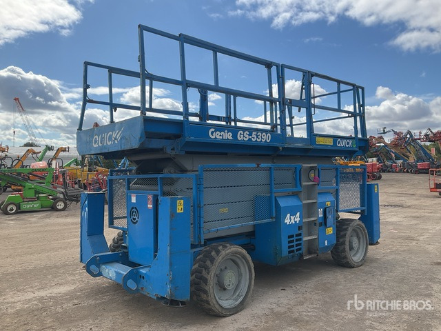 2007 Genie GS5390 4x4 Diesel Scissor Lift - Scissor lift: picture 1 2007 Genie GS5390 4x4 Diesel Scissor Lift - Scissor lift: picture 1