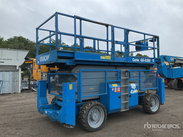 2007 Genie GS5390 4x4 Diesel Scissor Lift - Scissor lift: picture 3 2007 Genie GS5390 4x4 Diesel Scissor Lift - Scissor lift: picture 3