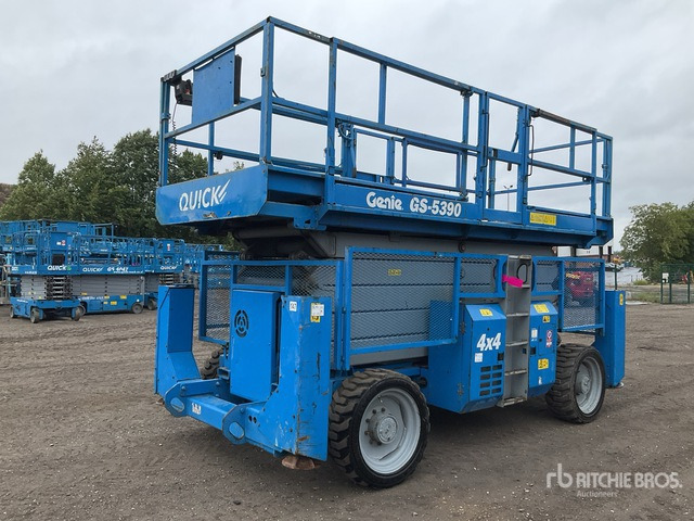 2007 Genie GS5390 4x4 Diesel Scissor Lift - Scissor lift: picture 2 2007 Genie GS5390 4x4 Diesel Scissor Lift - Scissor lift: picture 2