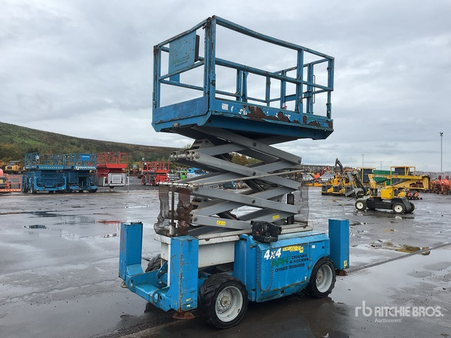2008 Genie GS3268 4x4 Diesel Scissor Lift - Scissor lift: picture 2 2008 Genie GS3268 4x4 Diesel Scissor Lift - Scissor lift: picture 2