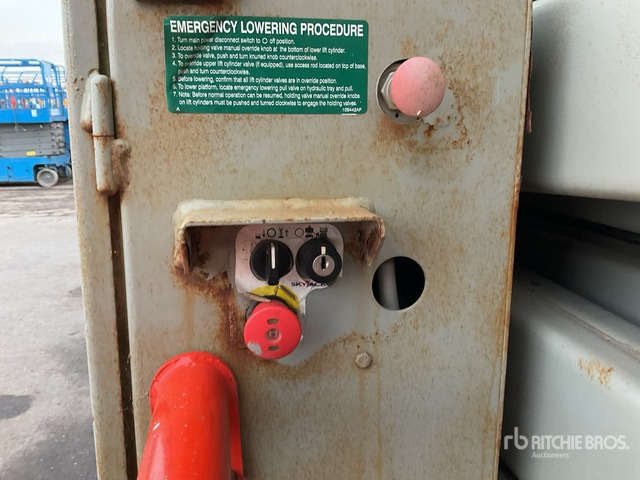 2011 Skyjack SJ8841 4x4 Diesel Scissor Lift - Scissor lift: picture 5 2011 Skyjack SJ8841 4x4 Diesel Scissor Lift - Scissor lift: picture 5