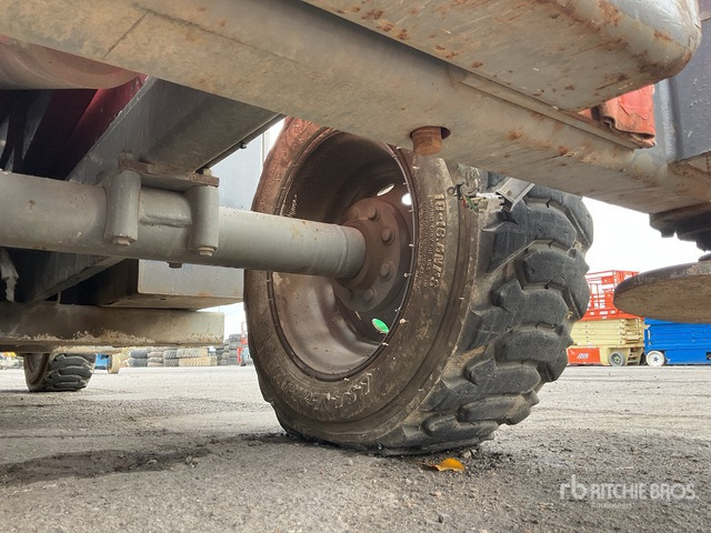 2013 Skyjack SJ9250 4x4 Diesel Scissor Lift - Scissor lift: picture 5 2013 Skyjack SJ9250 4x4 Diesel Scissor Lift - Scissor lift: picture 5