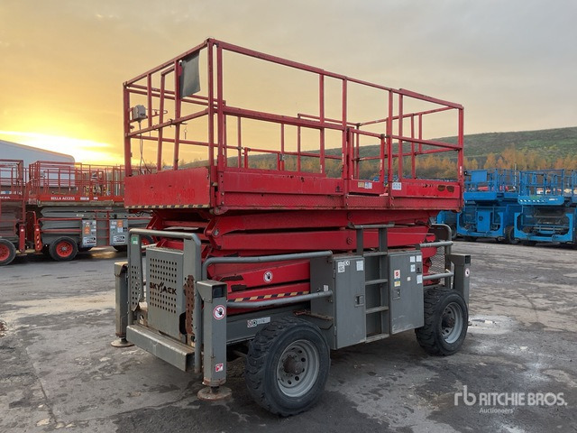 2015 Skyjack SJ8841 4x4 Diesel Scissor Lift - Scissor lift: picture 4 2015 Skyjack SJ8841 4x4 Diesel Scissor Lift - Scissor lift: picture 4