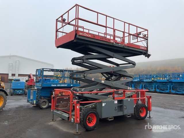 2015 Skyjack SJ9241 4x4 Diesel Scissor Lift - Scissor lift: picture 1 2015 Skyjack SJ9241 4x4 Diesel Scissor Lift - Scissor lift: picture 1