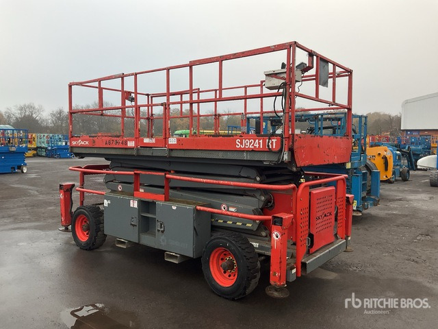 2015 Skyjack SJ9241 4x4 Diesel Scissor Lift - Scissor lift: picture 4 2015 Skyjack SJ9241 4x4 Diesel Scissor Lift - Scissor lift: picture 4