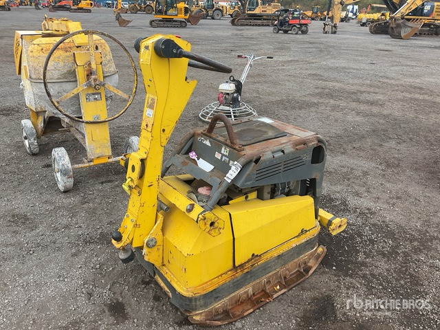 2015 Wacker Neuson Vibroplate DPU100-70 LES Vibratory Plate Compactor Vibratory Plate Compactor - Vibratory plate: picture 3 2015 Wacker Neuson Vibroplate DPU100-70 LES Vibratory Plate Compactor Vibratory Plate Compactor - Vibratory plate: picture 3