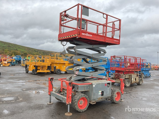 2016 Skyjack SJ6832 RT 4x4 Diesel Scissor Lift - Scissor lift: picture 1 2016 Skyjack SJ6832 RT 4x4 Diesel Scissor Lift - Scissor lift: picture 1