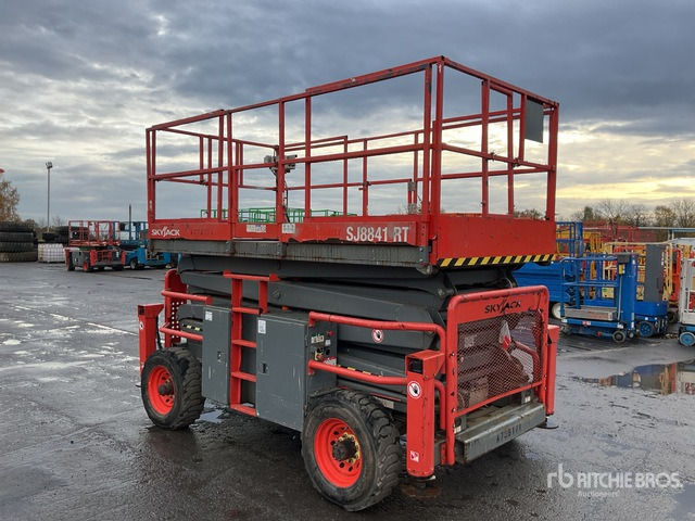 2016 Skyjack SJ8841 4x4 Diesel (Inoperable) Scissor Lift - Scissor lift: picture 3 2016 Skyjack SJ8841 4x4 Diesel (Inoperable) Scissor Lift - Scissor lift: picture 3