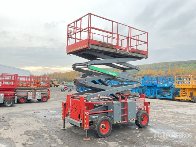 2016 Skyjack SJ8841 4x4 Diesel Scissor Lift - Scissor lift: picture 2 2016 Skyjack SJ8841 4x4 Diesel Scissor Lift - Scissor lift: picture 2