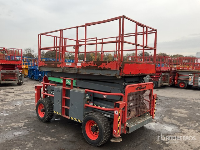 2016 Skyjack SJ8841 4x4 Diesel Scissor Lift - Scissor lift: picture 4 2016 Skyjack SJ8841 4x4 Diesel Scissor Lift - Scissor lift: picture 4
