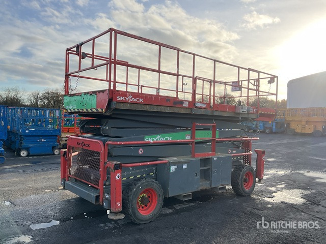 2017 Skyjack SJ9250 4x4 Diesel Scissor Lift - Scissor lift: picture 4 2017 Skyjack SJ9250 4x4 Diesel Scissor Lift - Scissor lift: picture 4