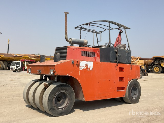 2001 Hamm GRW18 8 Wheel Pneumatic Roller - Pneumatic roller: picture 1 2001 Hamm GRW18 8 Wheel Pneumatic Roller - Pneumatic roller: picture 1