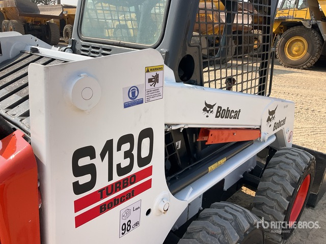 2004 Bobcat S130 Skid Steer Loader - Skid steer loader: picture 4 2004 Bobcat S130 Skid Steer Loader - Skid steer loader: picture 4