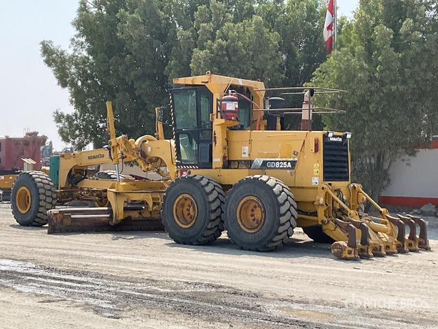 2010 Komatsu GD825A-2 Motor Grader - Grader: picture 3 2010 Komatsu GD825A-2 Motor Grader - Grader: picture 3