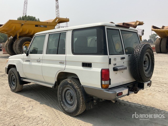 2011 Toyota Land Cruiser LX 76R 4x4 SUV - SUV: picture 3 2011 Toyota Land Cruiser LX 76R 4x4 SUV - SUV: picture 3