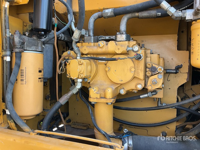 Crawler excavator 2013 Cat 320D2: picture 6