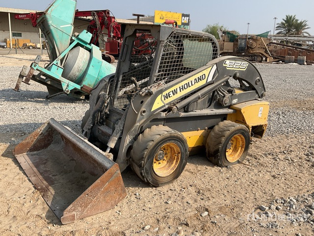2014 New Holland L225 (Inoperable) Skid Steer Loader - Skid steer loader: picture 2 2014 New Holland L225 (Inoperable) Skid Steer Loader - Skid steer loader: picture 2