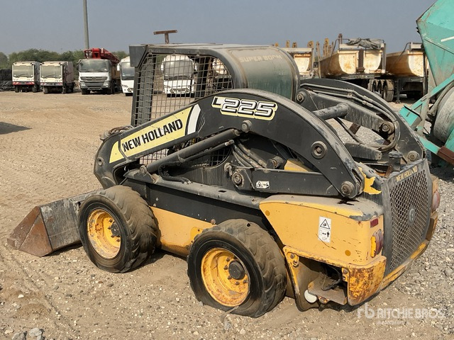 2014 New Holland L225 (Inoperable) Skid Steer Loader - Skid steer loader: picture 3 2014 New Holland L225 (Inoperable) Skid Steer Loader - Skid steer loader: picture 3