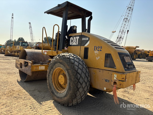 2015 Cat CS-533E Smooth Drum Compactor - Compactor: picture 2 2015 Cat CS-533E Smooth Drum Compactor - Compactor: picture 2
