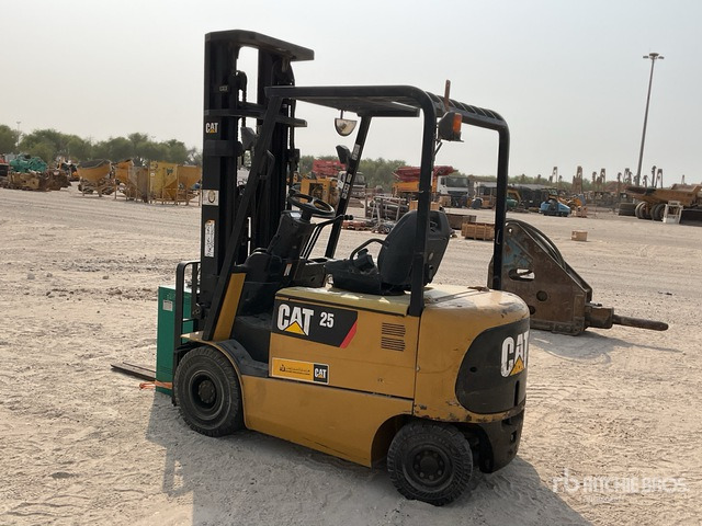 2015 Cat EP25K-PAC 2.5 ton Electric Forklift - Electric forklift: picture 4 2015 Cat EP25K-PAC 2.5 ton Electric Forklift - Electric forklift: picture 4