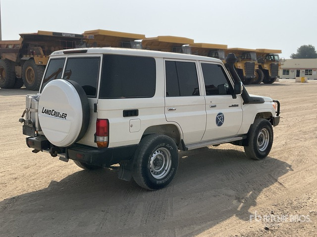 2021 Toyota Land Cruiser 76L 4x4 SUV - SUV: picture 4 2021 Toyota Land Cruiser 76L 4x4 SUV - SUV: picture 4