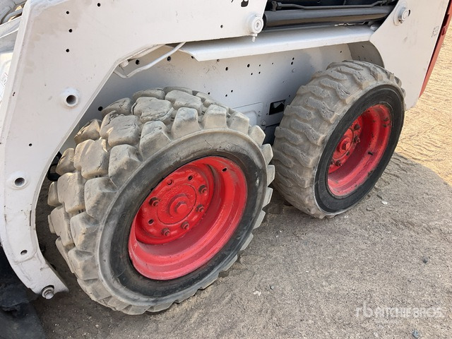 Bobcat S130 Skid Steer Loader - Skid steer loader: picture 4 Bobcat S130 Skid Steer Loader - Skid steer loader: picture 4