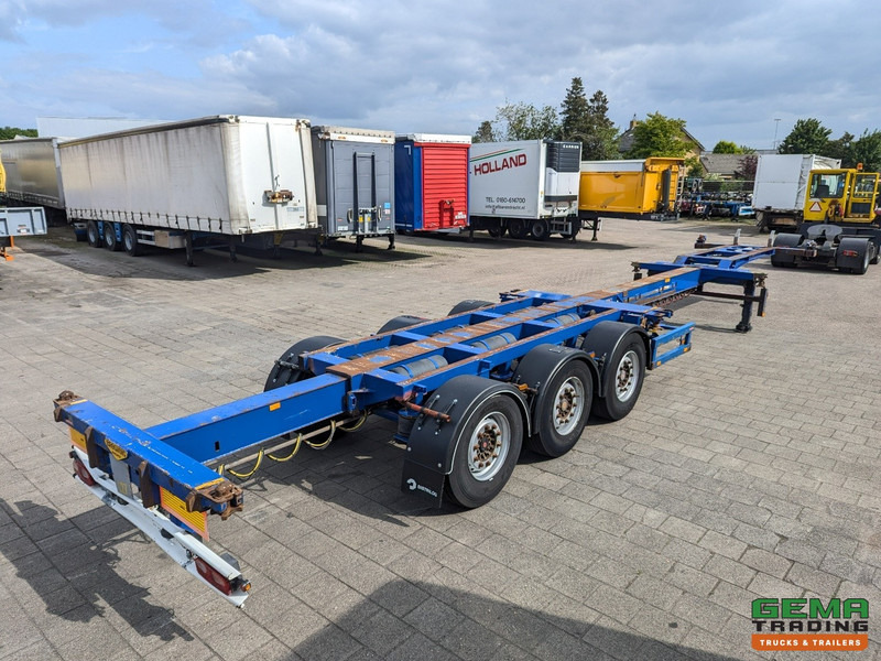 Broshuis MFCC 3-Assen SAF - Lift as - Schijfremmen - Alle aansluitingen - Container transporter/ Swap body semi-trailer: picture 1 Broshuis MFCC 3-Assen SAF - Lift as - Schijfremmen - Alle aansluitingen - Container transporter/ Swap body semi-trailer: picture 1