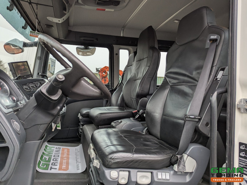 Interior photo 1: Horse truck MAN TGL 12.180 4x2 DoKa 7 pers. Euro5 EEV - Paardenwagen 2-Paards - 147.000km! - MARGE