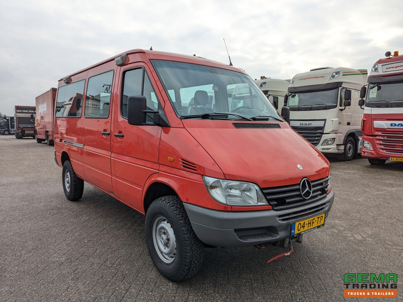 Mercedes-Benz 316 CDI 4x4 Euro3 - 59.000km - 9 Persoons - Lier - 3 Sperren! Hoge en Lage Gearing - Minibus, Passenger van: picture 2 Mercedes-Benz 316 CDI 4x4 Euro3 - 59.000km - 9 Persoons - Lier - 3 Sperren! Hoge en Lage Gearing - Minibus, Passenger van: picture 2
