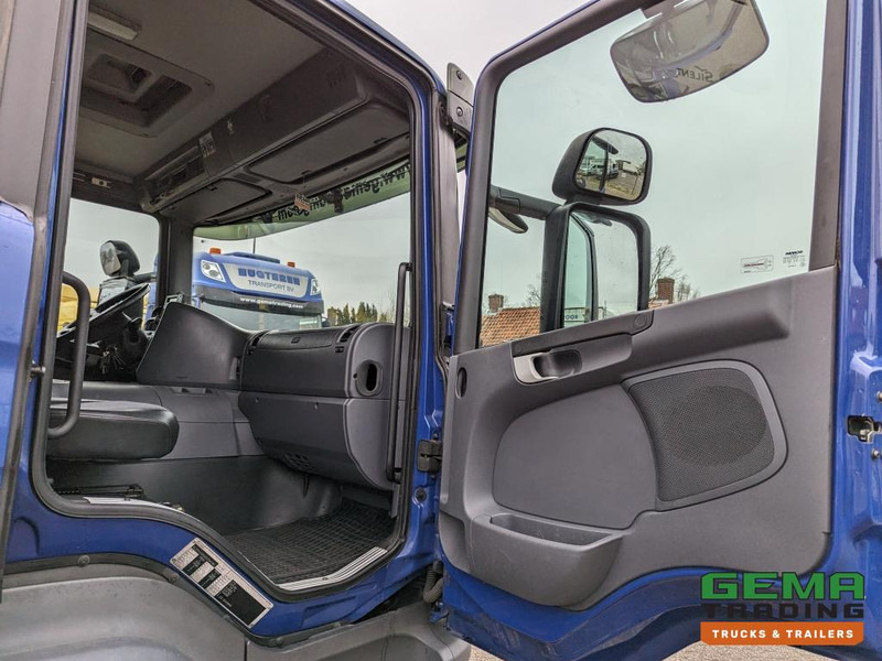 Refrigerator truck Scania P230 4x2 Daycab Euro4 KoelVriesBak 8.2m - Carrier Supra 950Mt + Laadklep 2000kg: picture 13 Refrigerator truck Scania P230 4x2 Daycab Euro4 KoelVriesBak 8.2m - Carrier Supra 950Mt + Laadklep 2000kg: picture 13