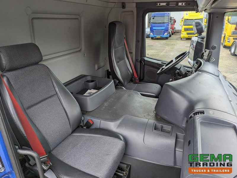 Refrigerator truck Scania P230 4x2 Daycab Euro4 KoelVriesBak 8.2m - Carrier Supra 950Mt + Laadklep 2000kg: picture 7 Refrigerator truck Scania P230 4x2 Daycab Euro4 KoelVriesBak 8.2m - Carrier Supra 950Mt + Laadklep 2000kg: picture 7