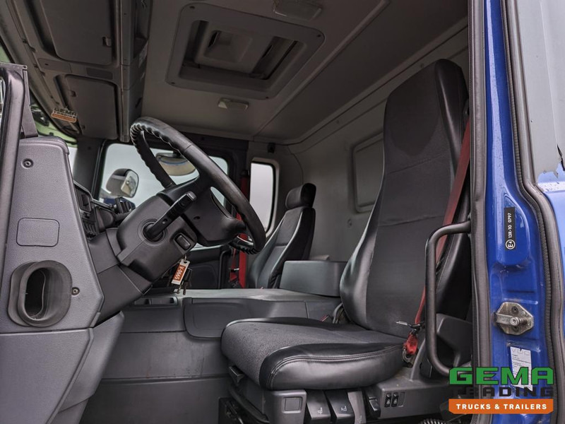 Refrigerator truck Scania P230 4x2 Daycab Euro4 KoelVriesBak 8.2m - Carrier Supra 950Mt + Laadklep 2000kg: picture 6 Refrigerator truck Scania P230 4x2 Daycab Euro4 KoelVriesBak 8.2m - Carrier Supra 950Mt + Laadklep 2000kg: picture 6