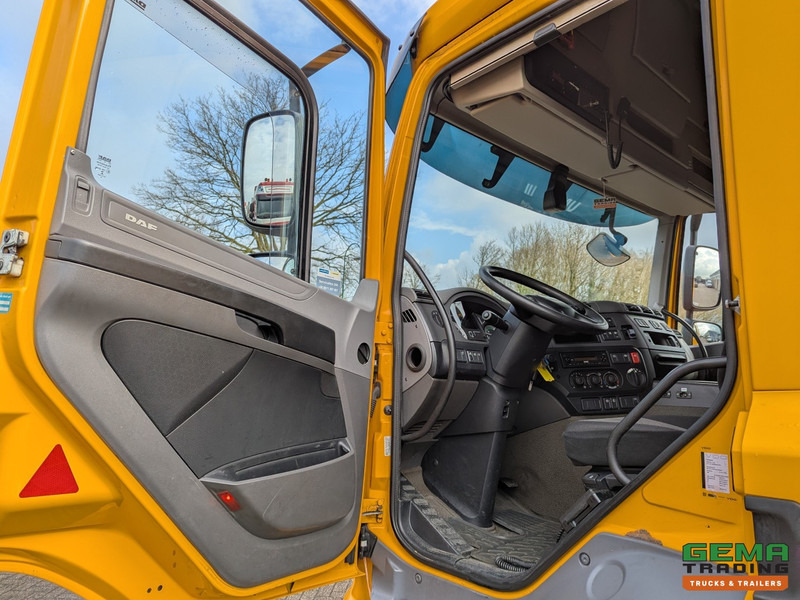 Interior photo 1: Tractor unit DAF CF 400 FT 4x2 Spacecab Euro6 - ADR - Retarder - Standairco - PTO Prep - Alcoa's - 12/2025APK