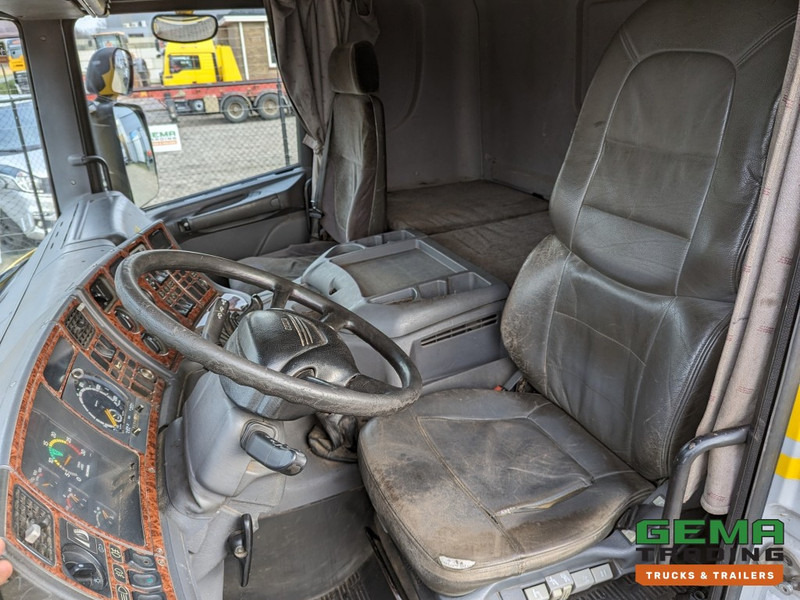 Scania P114-340 LA 4x2 CP19 Euro3 Manual - Side Skirts - Toolbox (T1350) - Tractor unit: picture 5 Scania P114-340 LA 4x2 CP19 Euro3 Manual - Side Skirts - Toolbox (T1350) - Tractor unit: picture 5