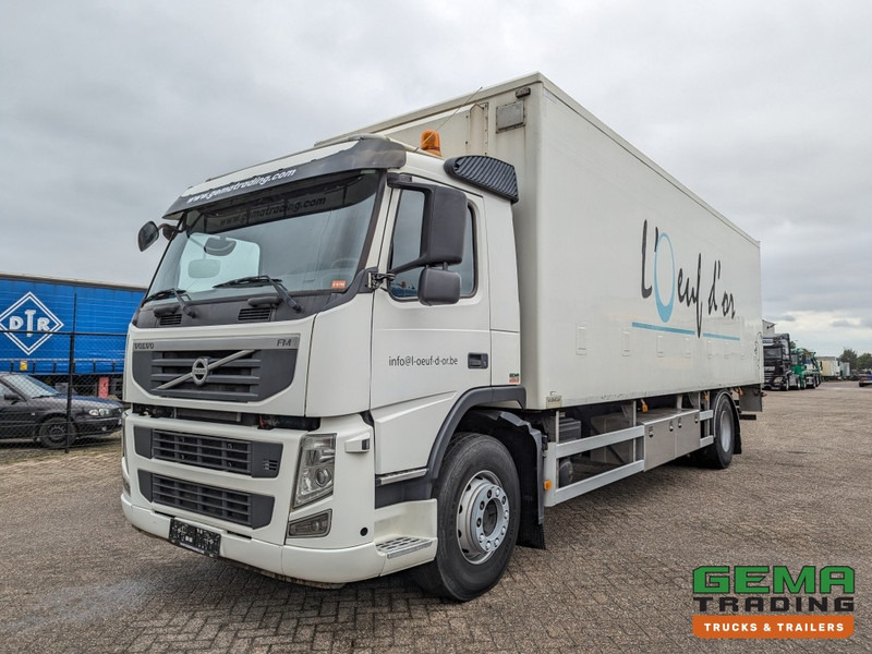 Volvo FM330 4x2 Daycab Euro5 KuikenBak 8.2m + Webasto Heater + Dhollandia 2000KG - Livestock truck: picture 1 Volvo FM330 4x2 Daycab Euro5 KuikenBak 8.2m + Webasto Heater + Dhollandia 2000KG - Livestock truck: picture 1