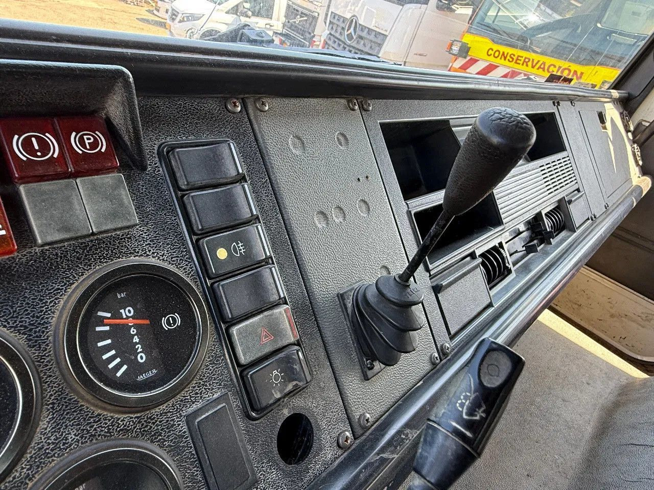 Tipper Renault G230 4X2 Tipper Spring/Spring Manual Gearbox: picture 15