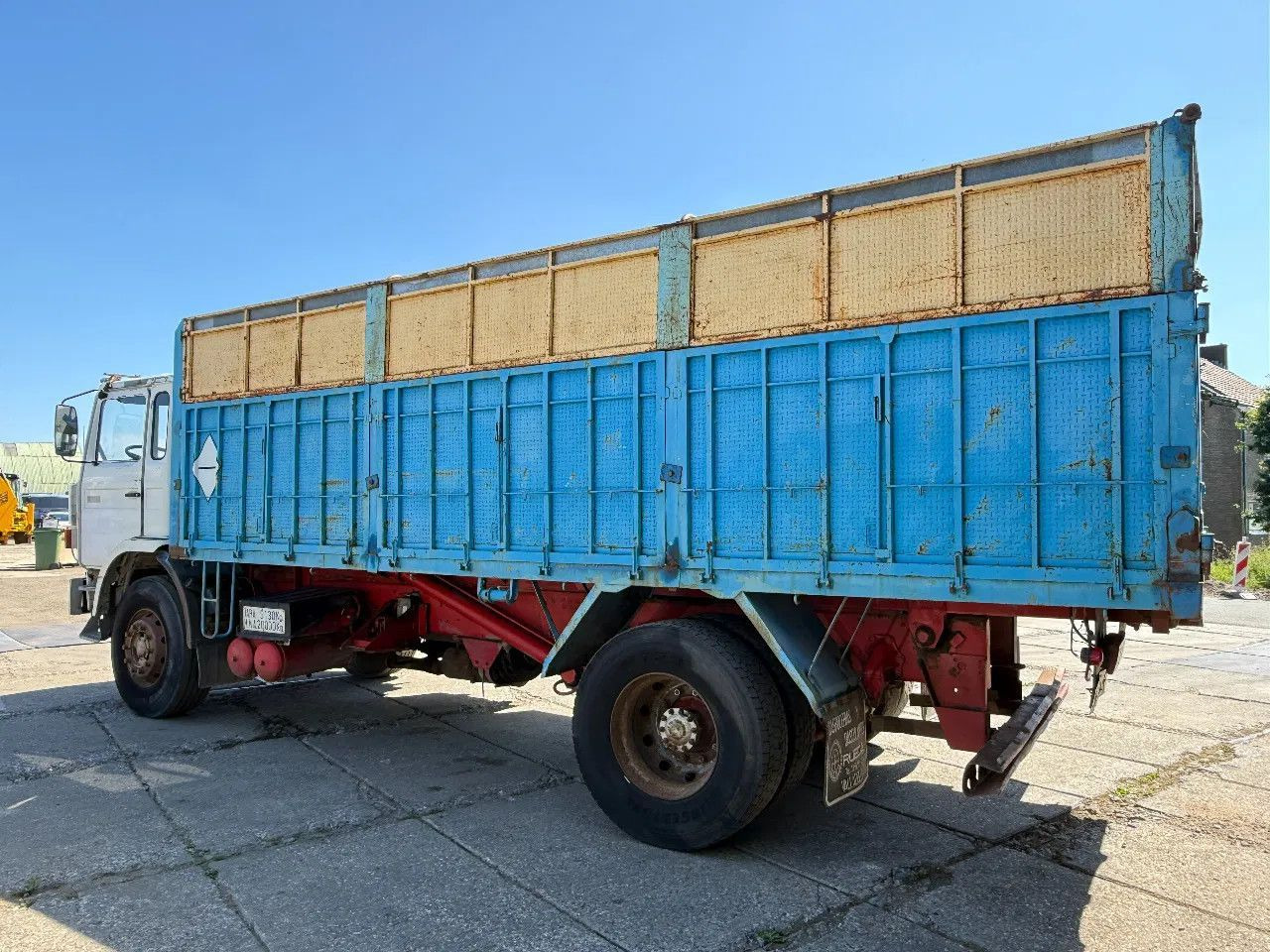 Tipper Renault G230 4X2 Tipper Spring/Spring Manual Gearbox: picture 20