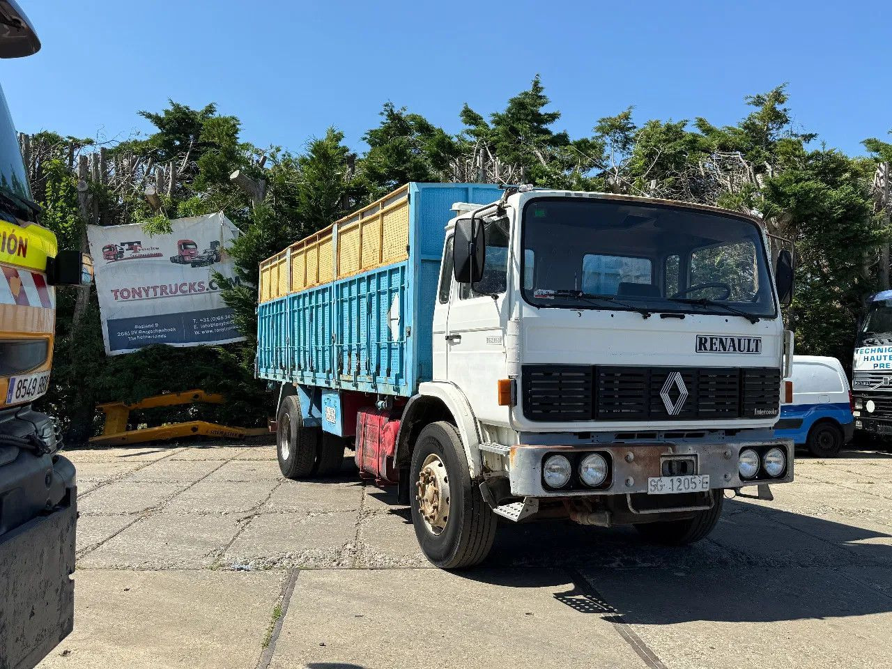 Tipper Renault G230 4X2 Tipper Spring/Spring Manual Gearbox: picture 18