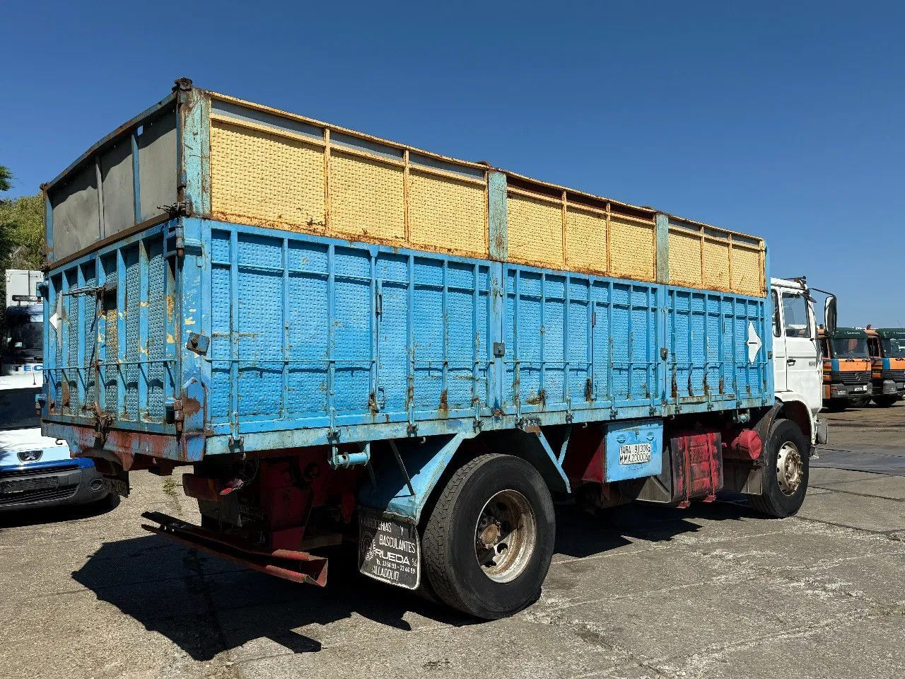Tipper Renault G230 4X2 Tipper Spring/Spring Manual Gearbox: picture 21