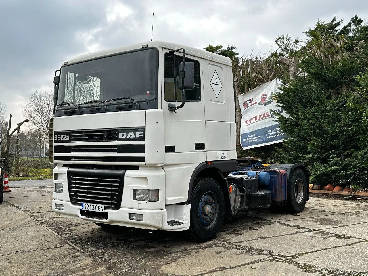 DAF XF 95.380 4X2 Tractor-unit Spring/Air ZF Manual DAF XF 95.380 4X2 Tractor-unit Spring/Air ZF Manual - Tractor unit: picture 2 DAF XF 95.380 4X2 Tractor-unit Spring/Air ZF Manual DAF XF 95.380 4X2 Tractor-unit Spring/Air ZF Manual - Tractor unit: picture 2