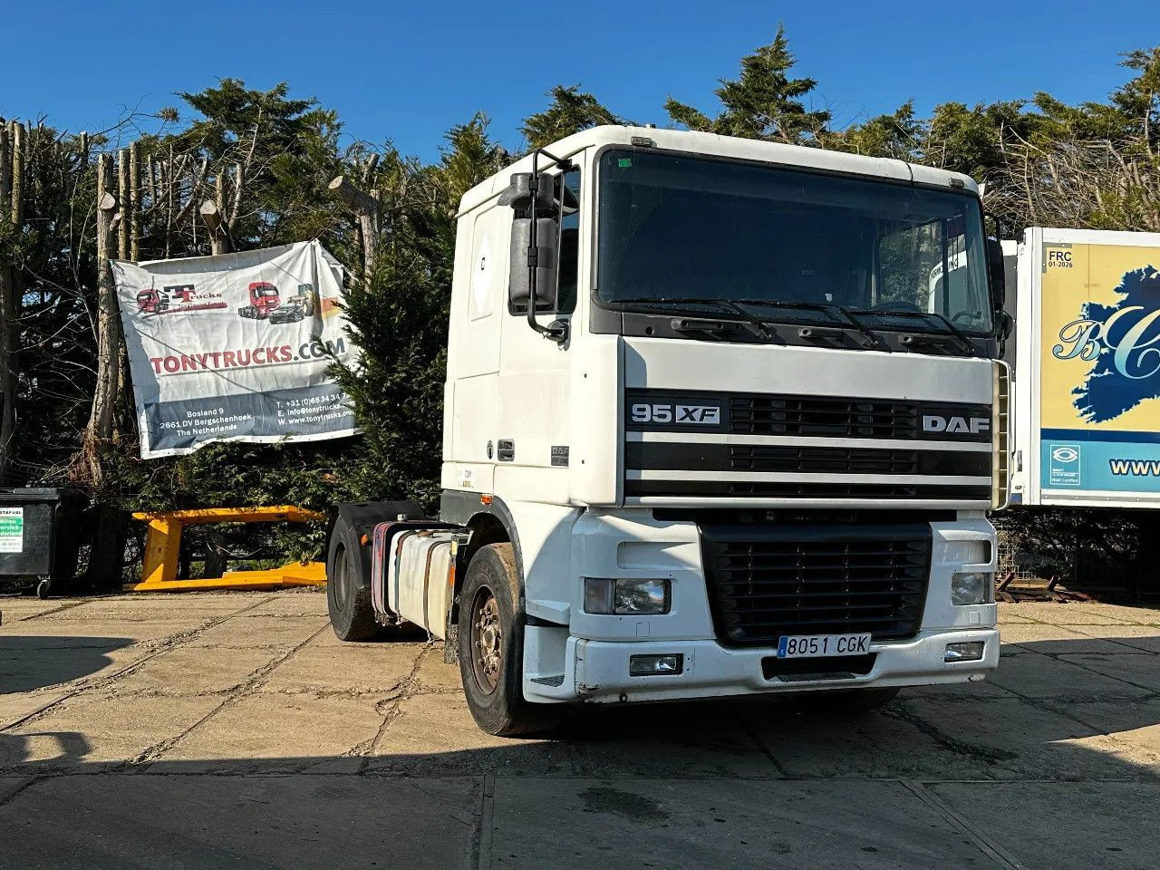 DAF XF 95.380 4X2 Tractor-unit Spring/Air ZF Manual DAF XF 95.380 4X2 Tractor-unit Spring/Air ZF Manual - Tractor unit: picture 1 DAF XF 95.380 4X2 Tractor-unit Spring/Air ZF Manual DAF XF 95.380 4X2 Tractor-unit Spring/Air ZF Manual - Tractor unit: picture 1